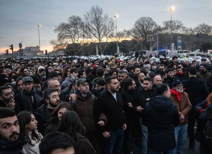 У Туреччині другу добу тривають масові протести