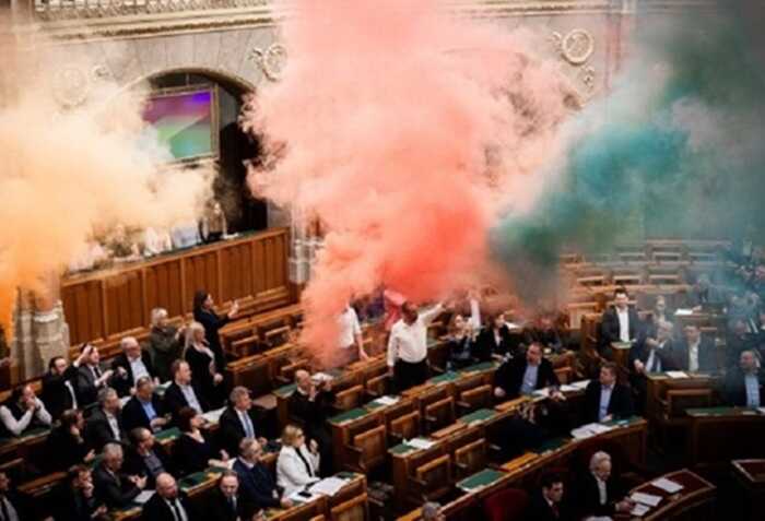 В Угорщині деяким депутатам заборонили вхід до парламенту