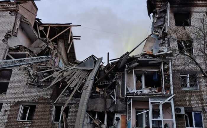 Під завалами багатоповерхівки у Миколаєві шукають жінку, троє постраждалих у важкому стані
