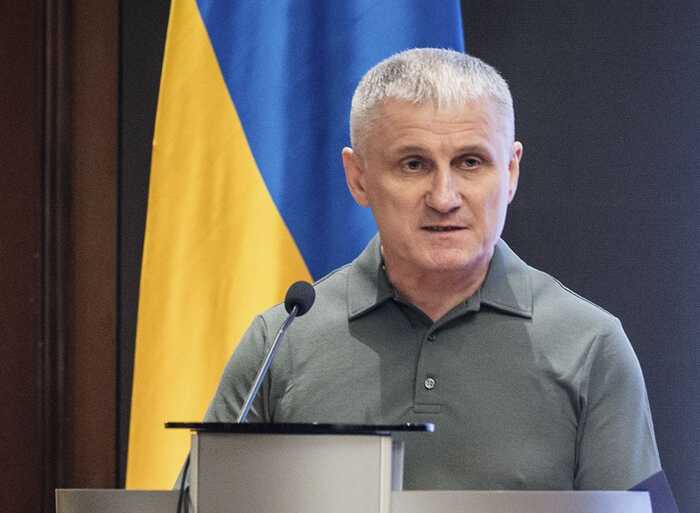 Керівник СЗР: Китай постачає спецхімію, порох і верстати на 20 військових заводів Росії