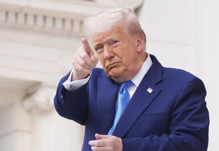 Європа повинна перша ввести санкції проти РФ, бо це дорого для США, — Трамп